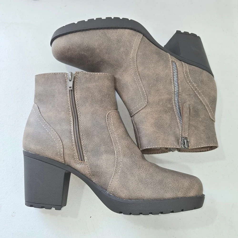 Sugar Shellbee Taupe Distressed Ankle Boots Womens 8.5M Chunky Heel Lug Sole Zip